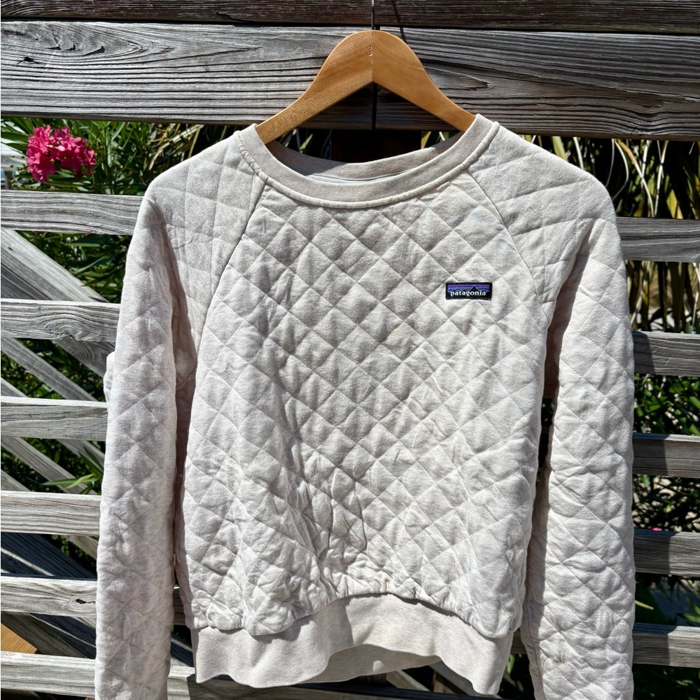 Patagonia Women's Organic Cotton Quilted Sweatshirt in cream